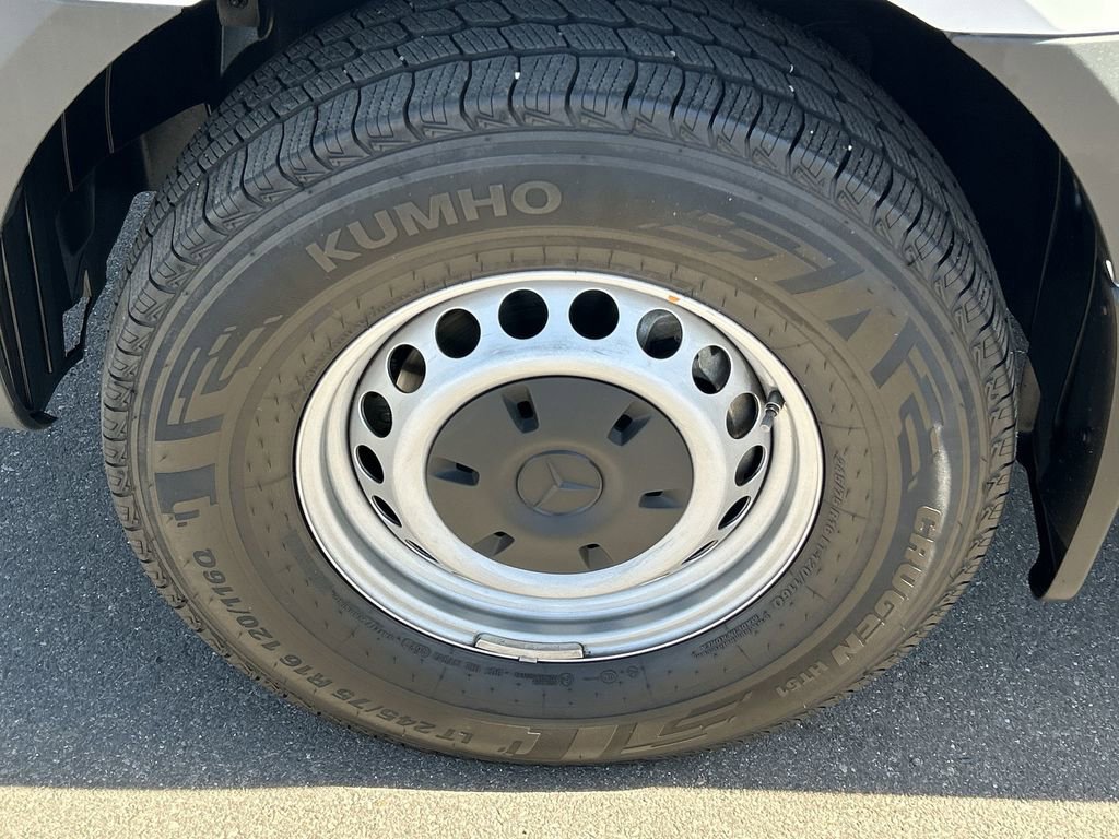 Used 2025 Mercedes-Benz Sprinter 2500 image 31