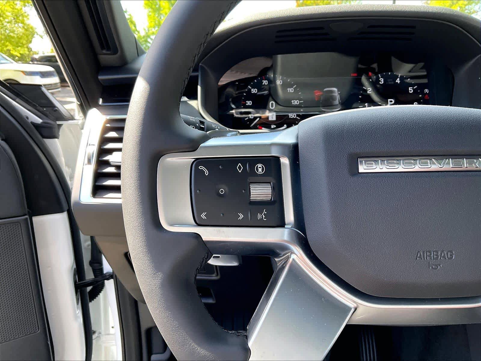 New 2026 Land Rover Discovery S AWD/4WD image 17