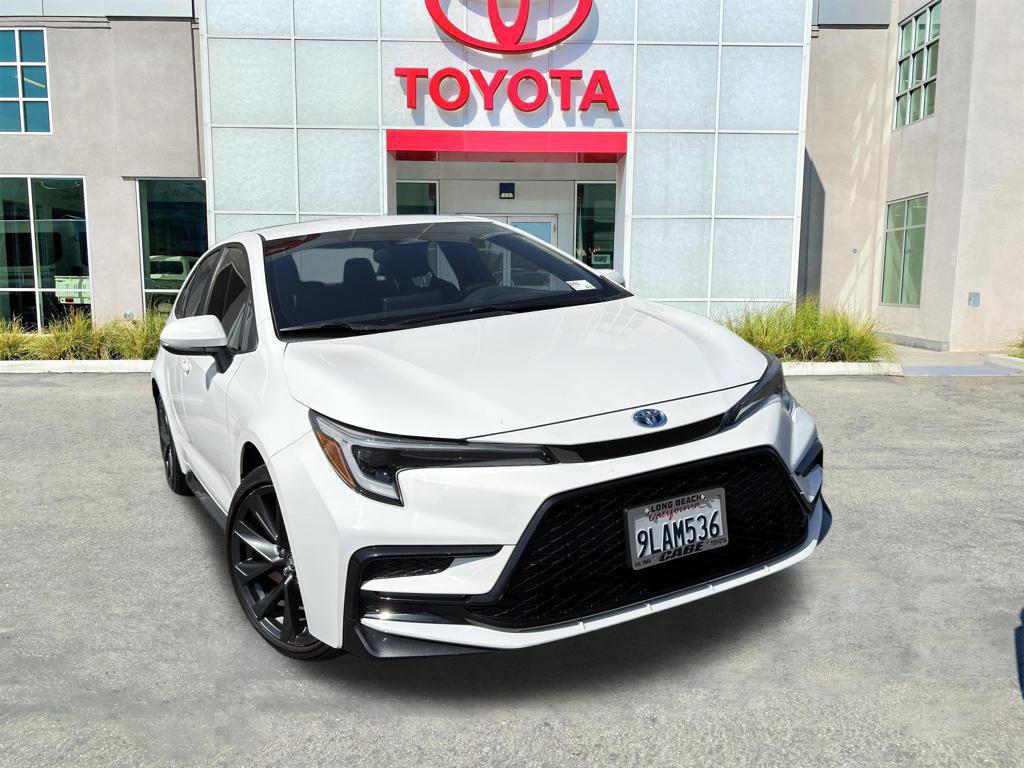 Used 2024 Toyota Corolla SE FWD image 2