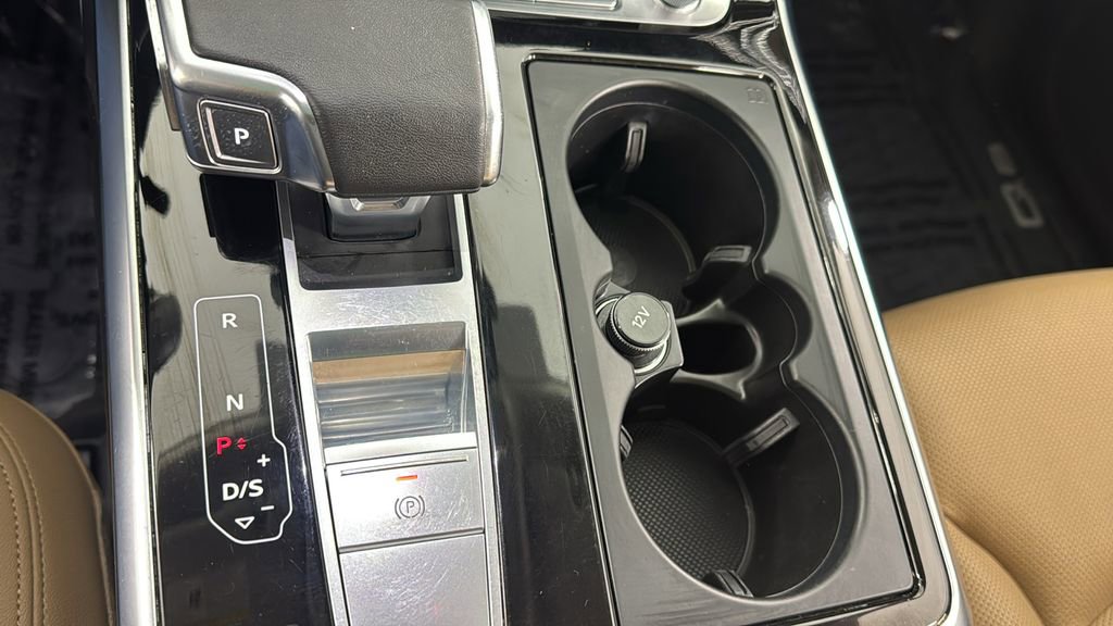 Used 2023 Audi Q8 Prestige image 29