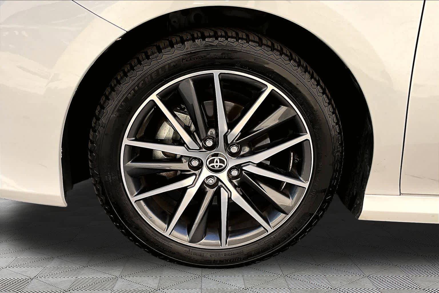 Used 2021 Toyota Camry XLE FWD image 11
