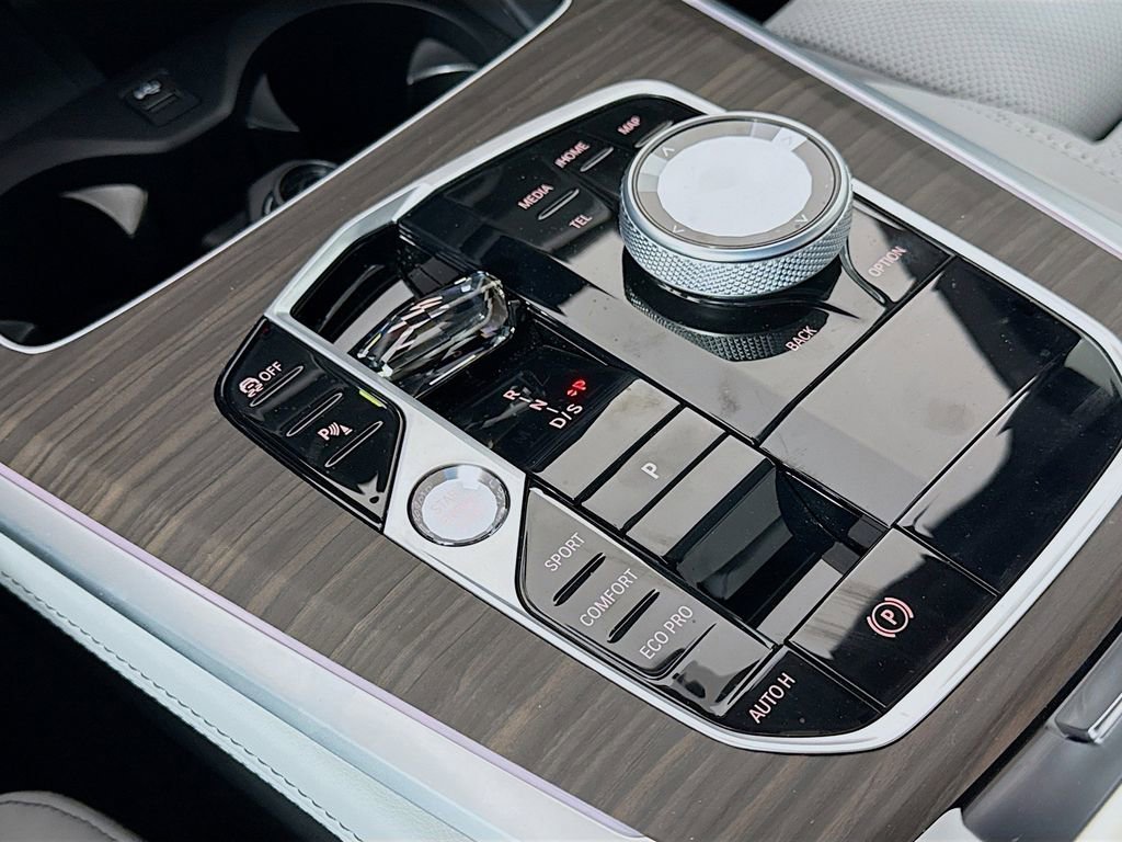 Used 2026 BMW X5 sDrive40i w/ Executive Package image 17