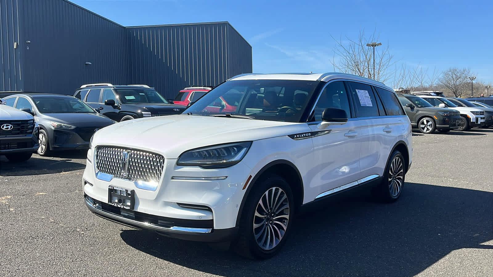 Used 2023 Lincoln Aviator Reserve w/ Equipment Group 201A image 3