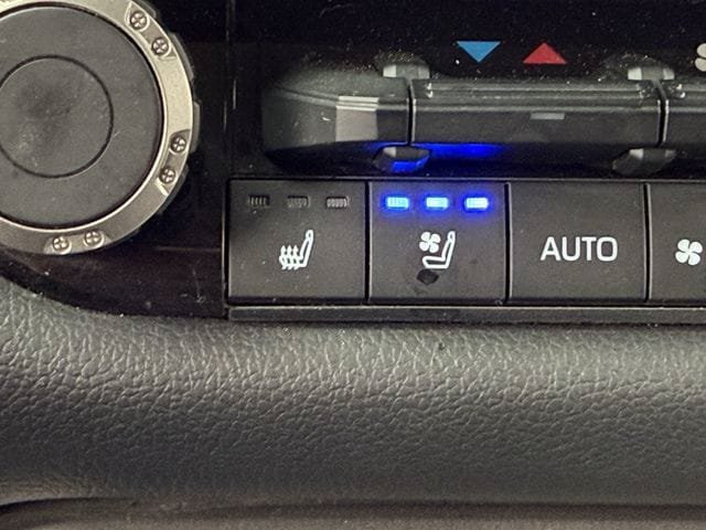 Used 2024 Toyota Sequoia Limited w/ Tow Technology Package AWD/4WD image 23
