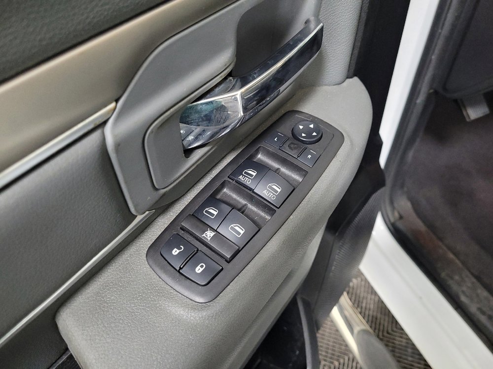 Used 2014 RAM 1500 Classic SLT image 27