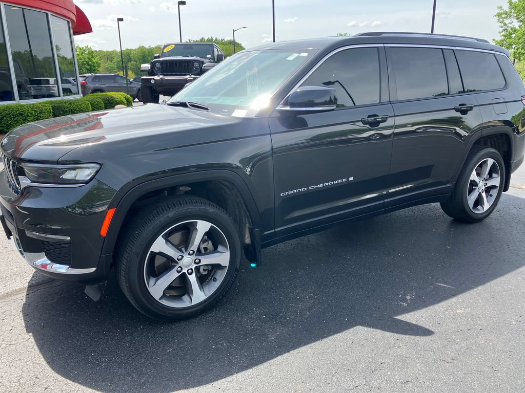 Used 2023 Jeep Grand Cherokee L Limited w/ Trailer Tow Group (B) AWD/4WD image 6