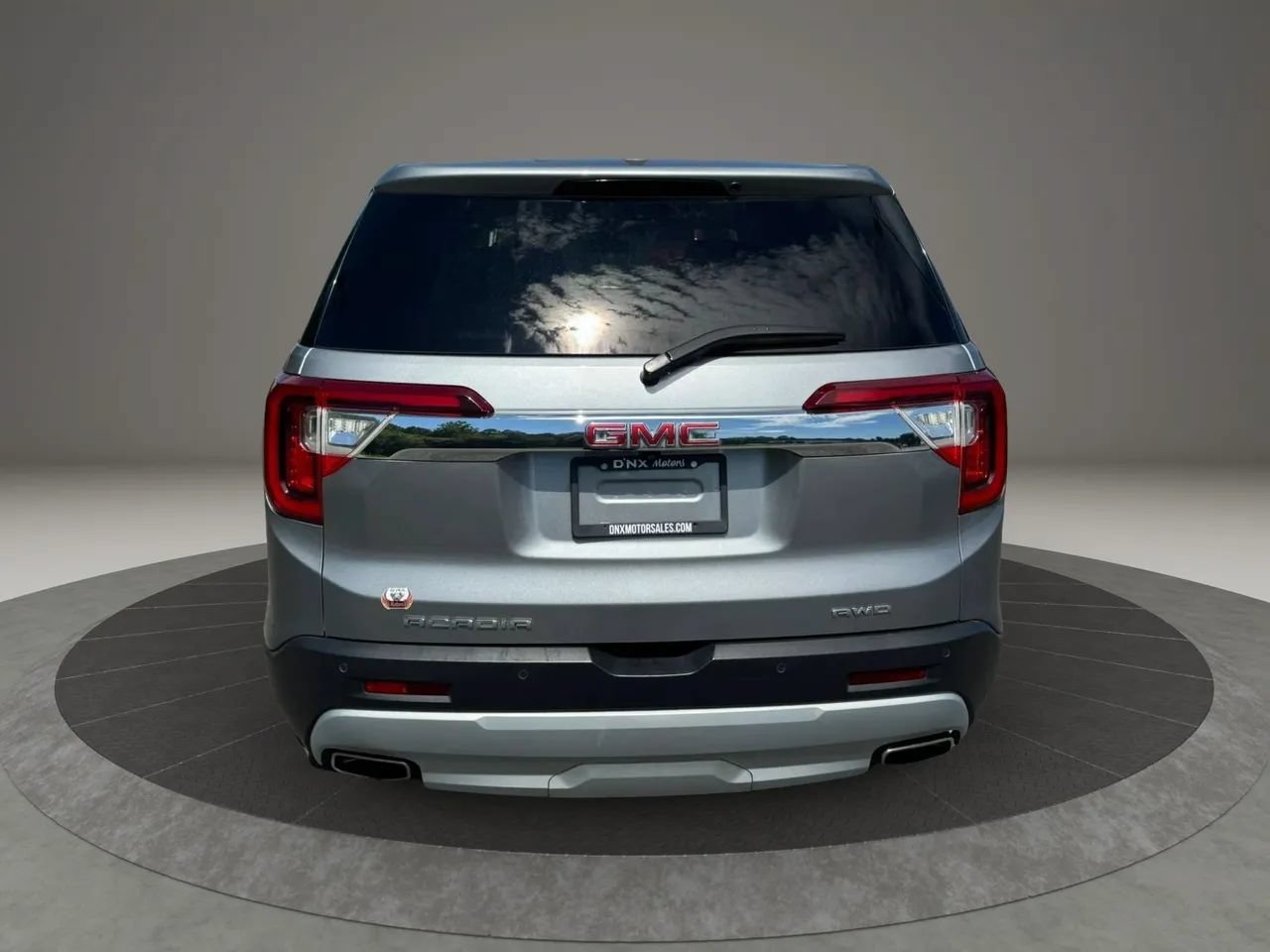 Used 2023 GMC Acadia SLE AWD/4WD image 5