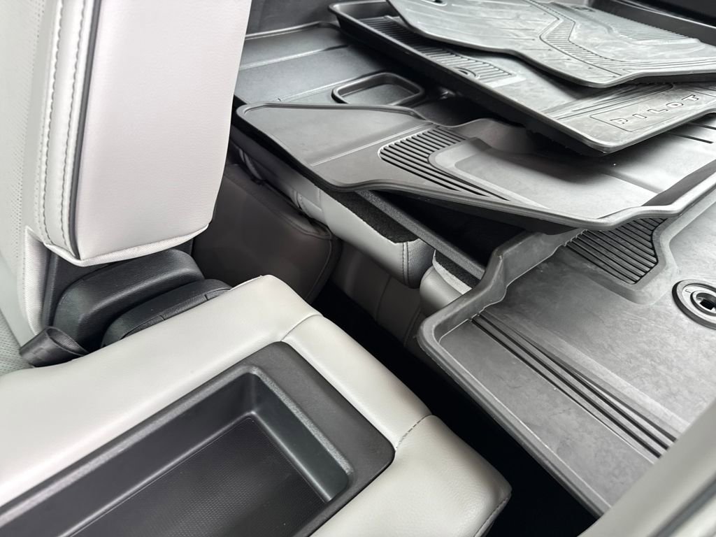 Used 2025 Honda Pilot Elite image 28