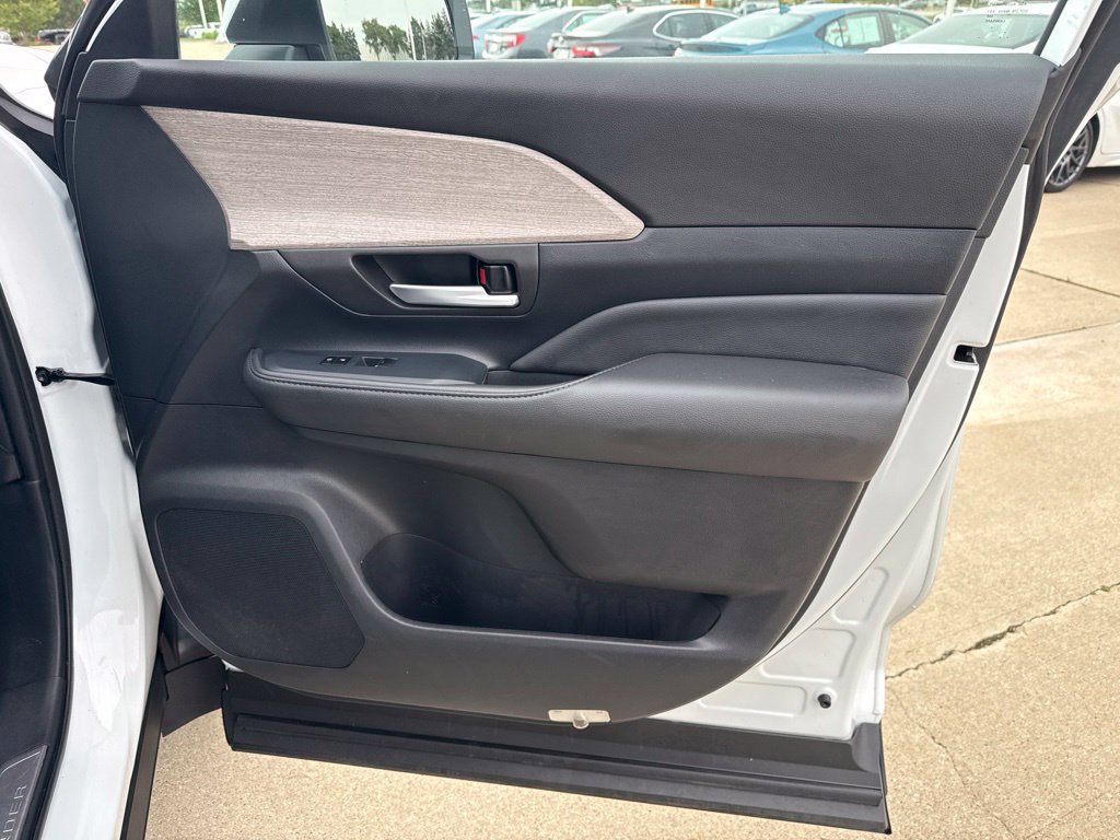 Certified 2024 Toyota Grand Highlander AWD image 24