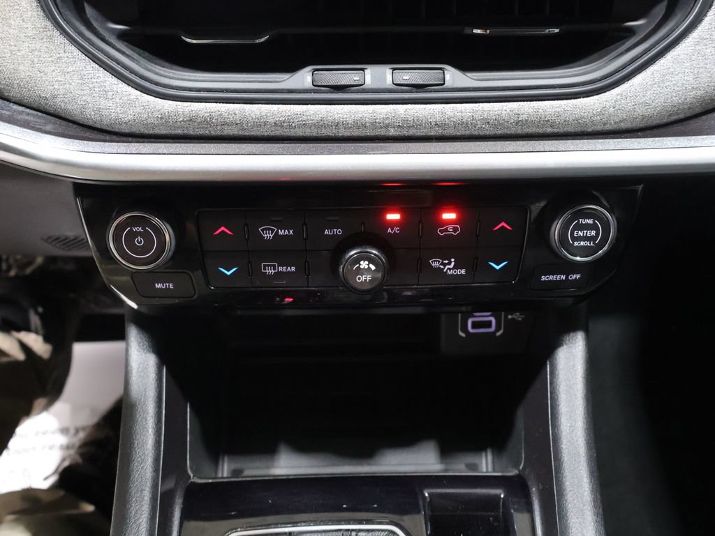 Certified 2023 Jeep Compass Latitude AWD/4WD image 30