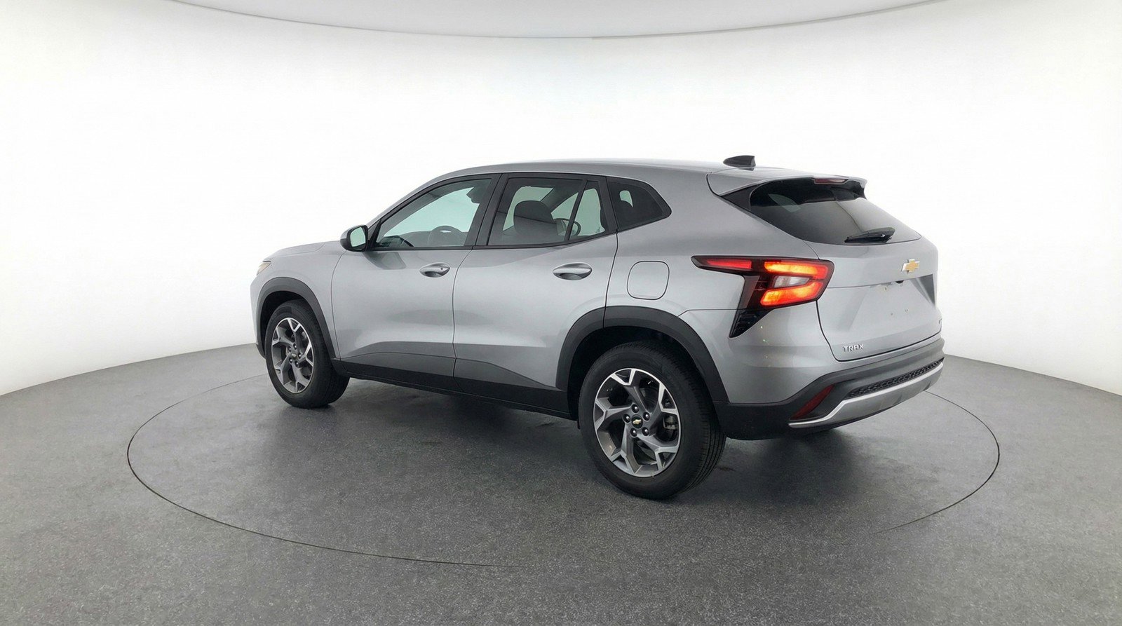 Used 2025 Chevrolet Trax LT w/ LT Convenience Package FWD image 6