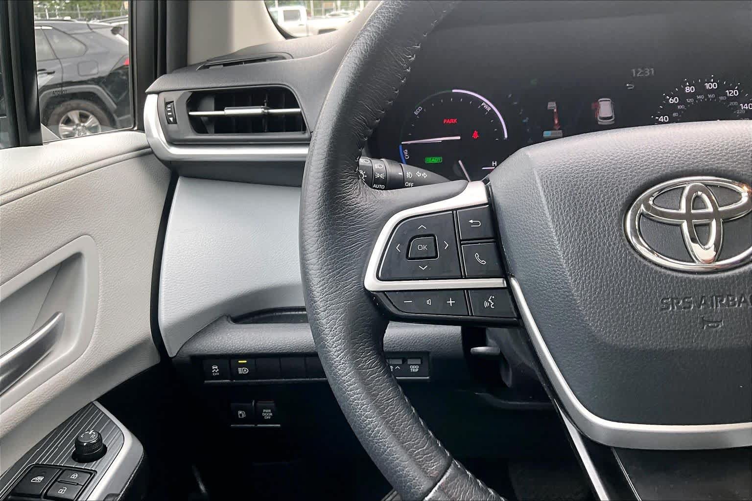 Used 2025 Toyota Sienna XLE FWD image 24