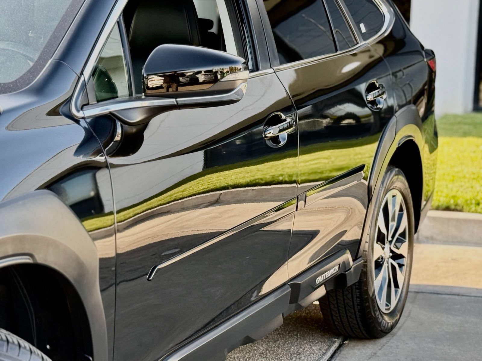 Used 2023 Subaru Outback Limited AWD/4WD image 4