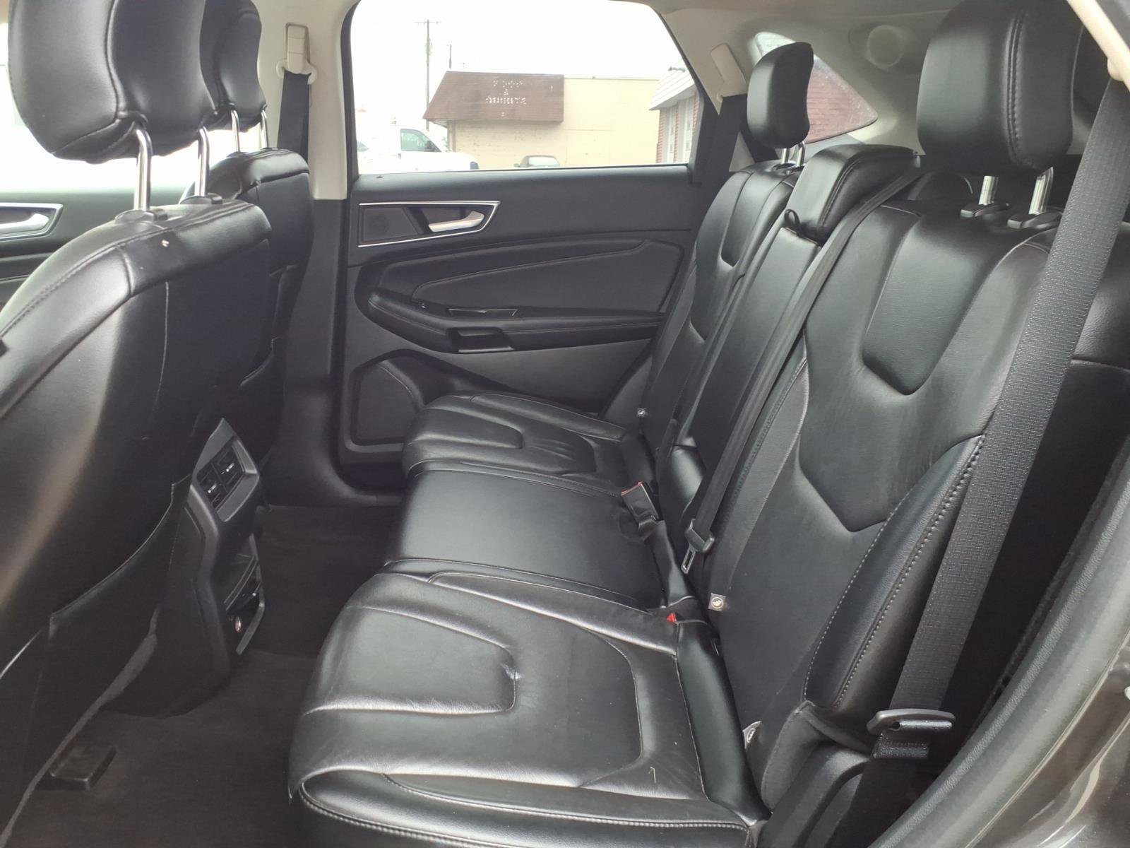 Used 2019 Ford Edge Titanium image 4