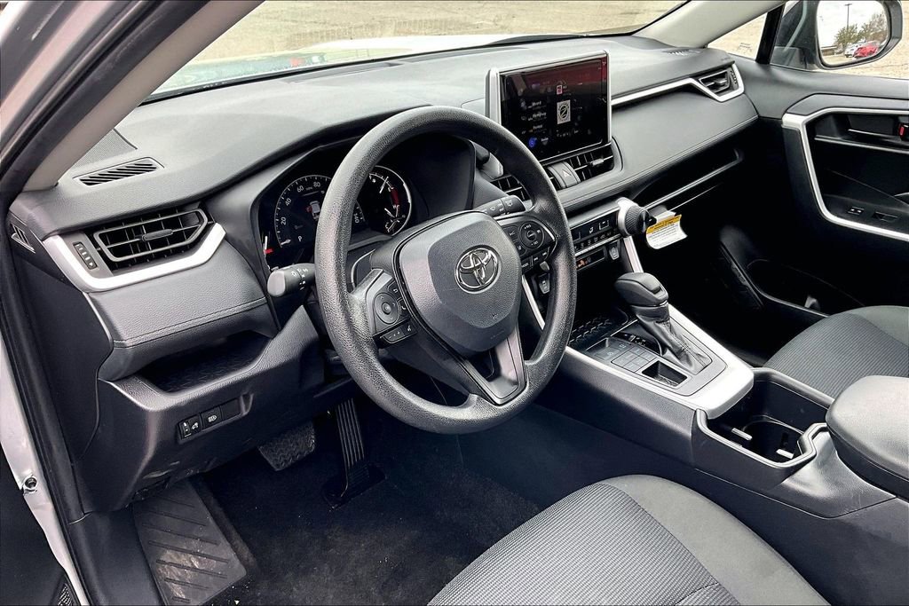 Used 2025 Toyota RAV4 LE AWD/4WD image 17