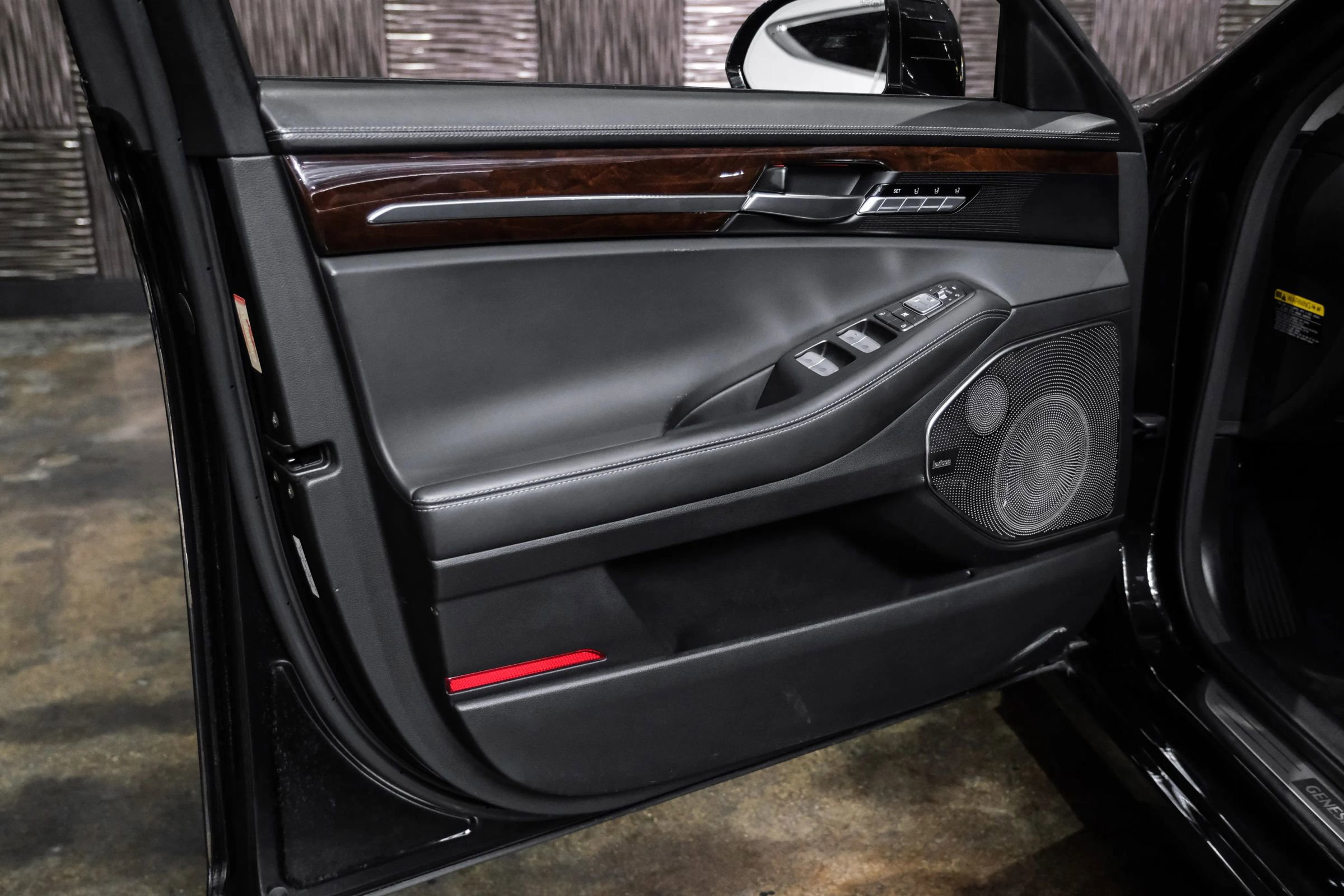 Used 2019 Genesis G90 5.0 Ultimate RWD image 42