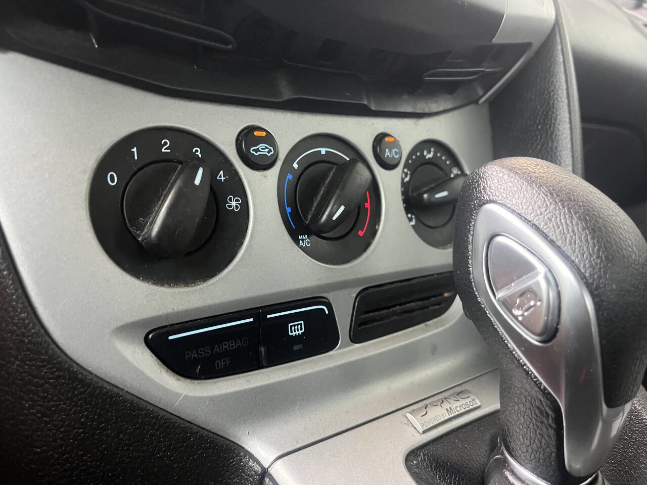 Used 2014 Ford Focus SE w/ SE Sport Package image 21