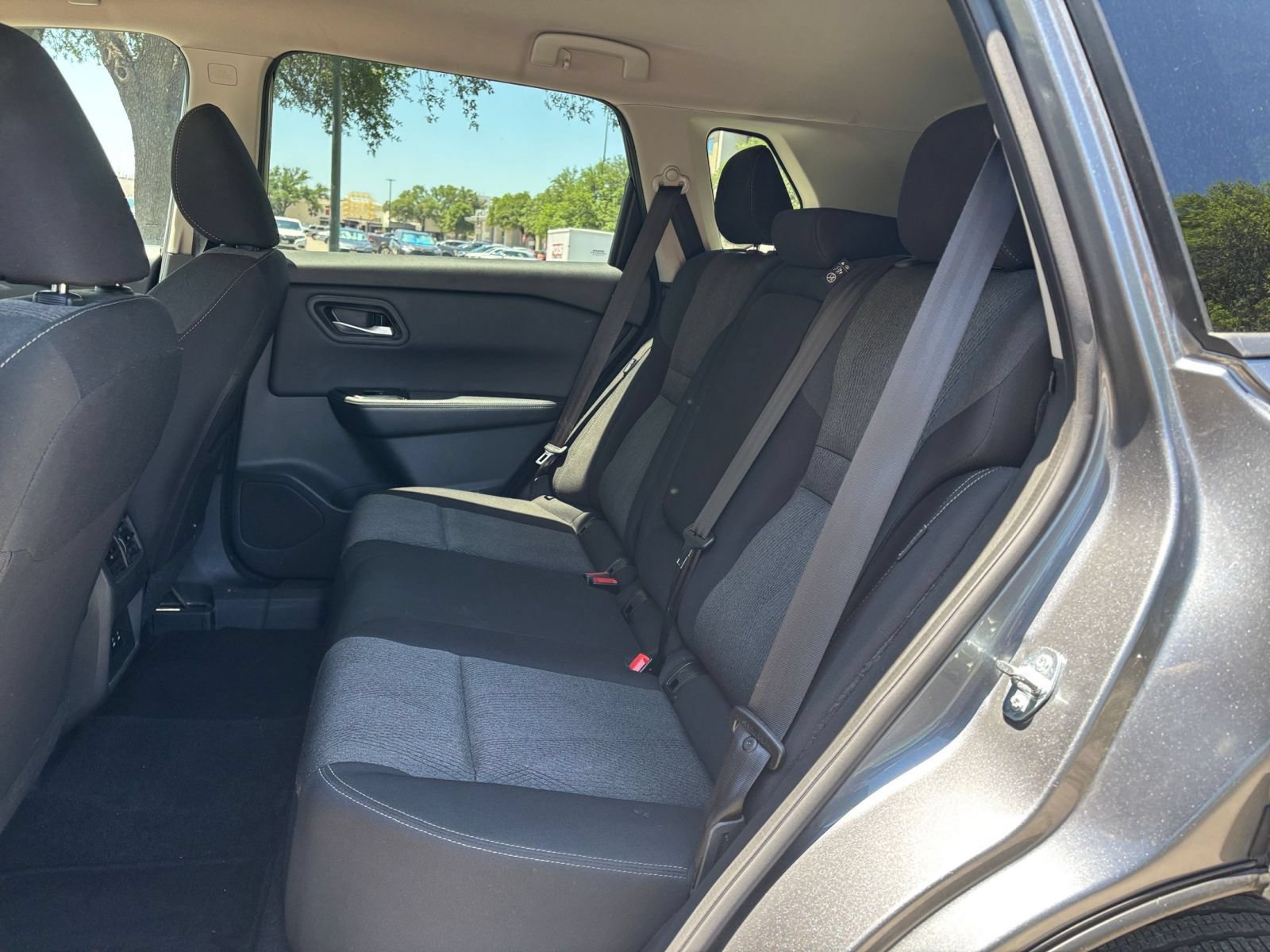 Used 2025 Nissan Rogue SV FWD image 21