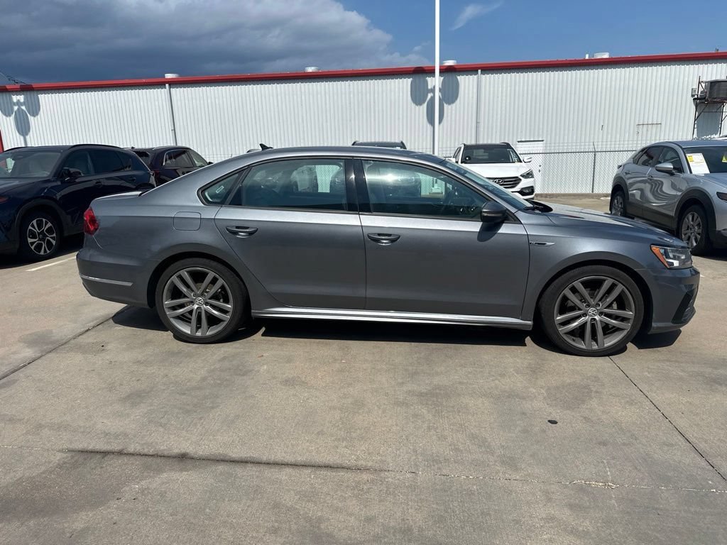 Used 2018 Volkswagen Passat 2.0T FWD image 4