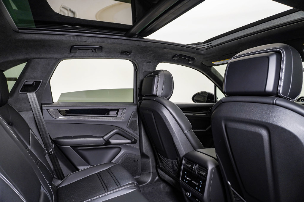 New 2026 Porsche Cayenne GTS AWD/4WD image 16