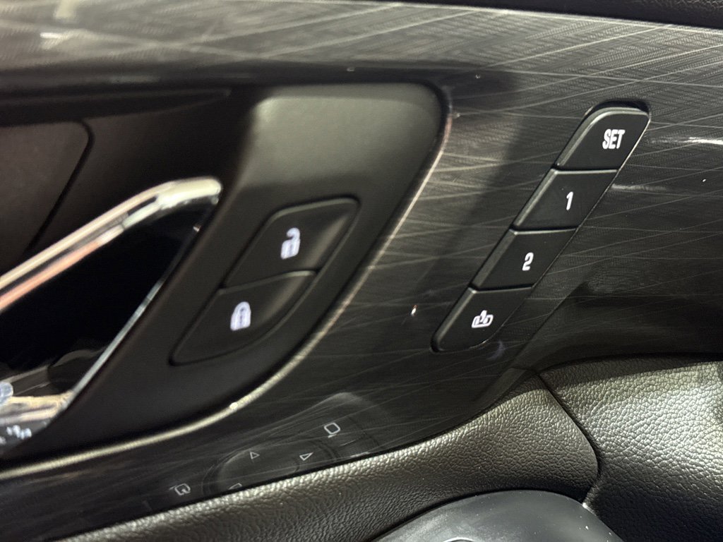 Used 2023 Chevrolet Traverse High Country image 36