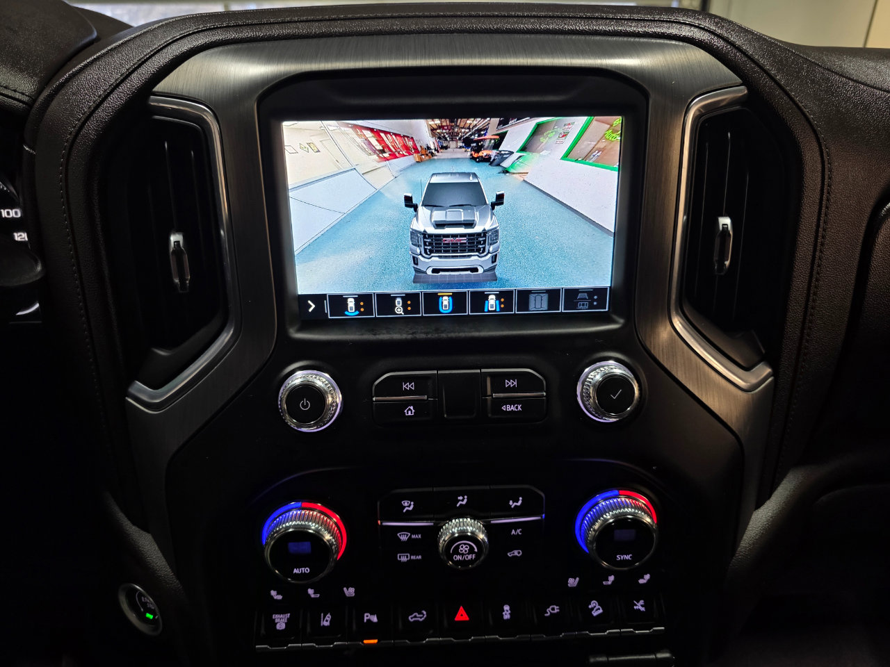 Used 2021 GMC Sierra 2500 Denali w/ Denali Black Diamond Edition image 26