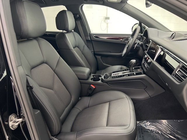 Used 2025 Porsche Macan T image 53