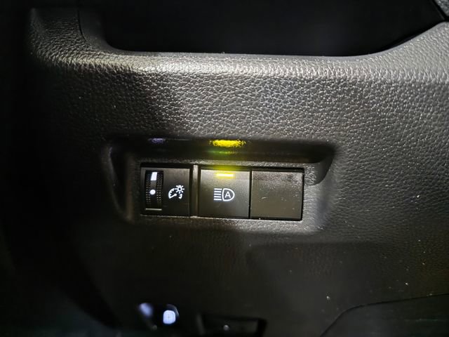 Used 2025 Toyota RAV4 XLE AWD/4WD image 18