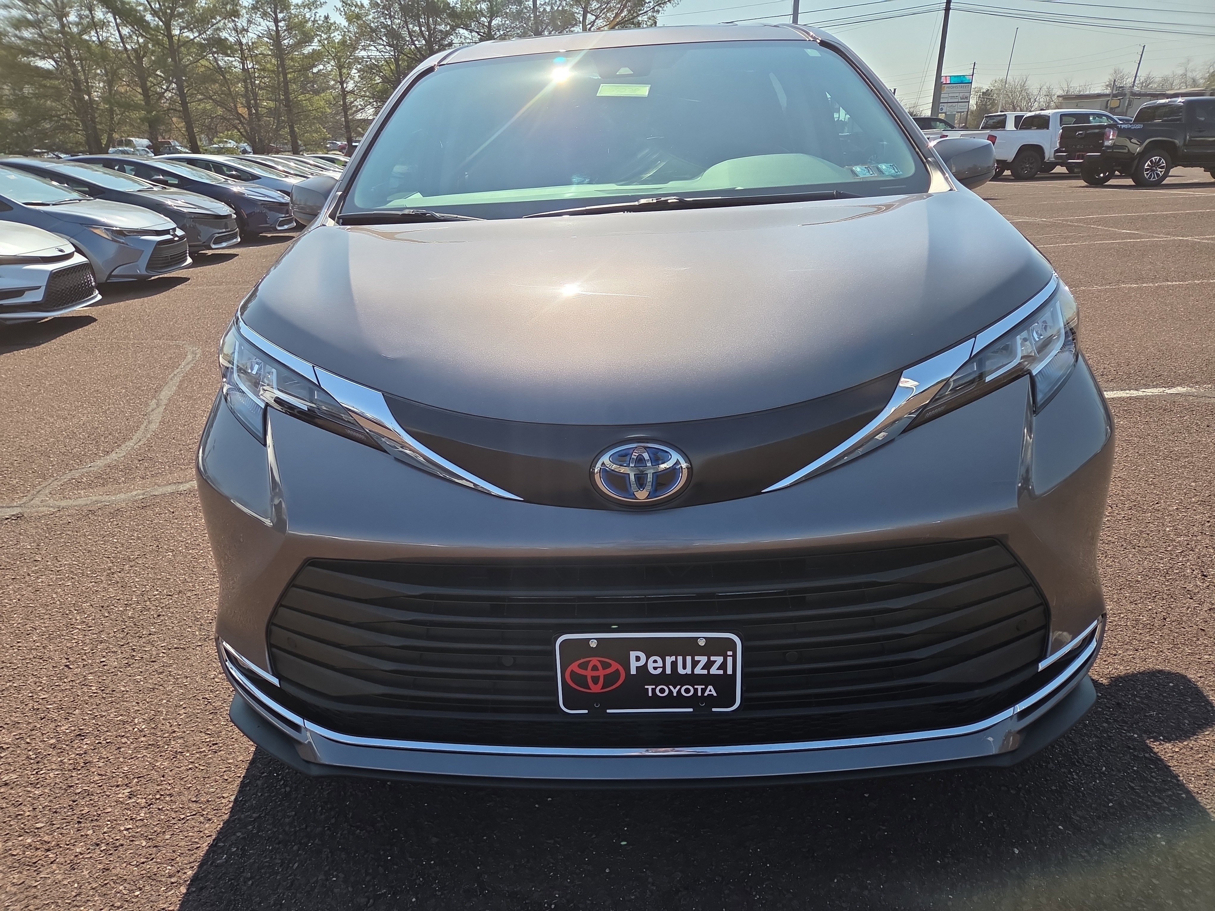 Used 2023 Toyota Sienna XLE w/ XLE Plus Package image 8