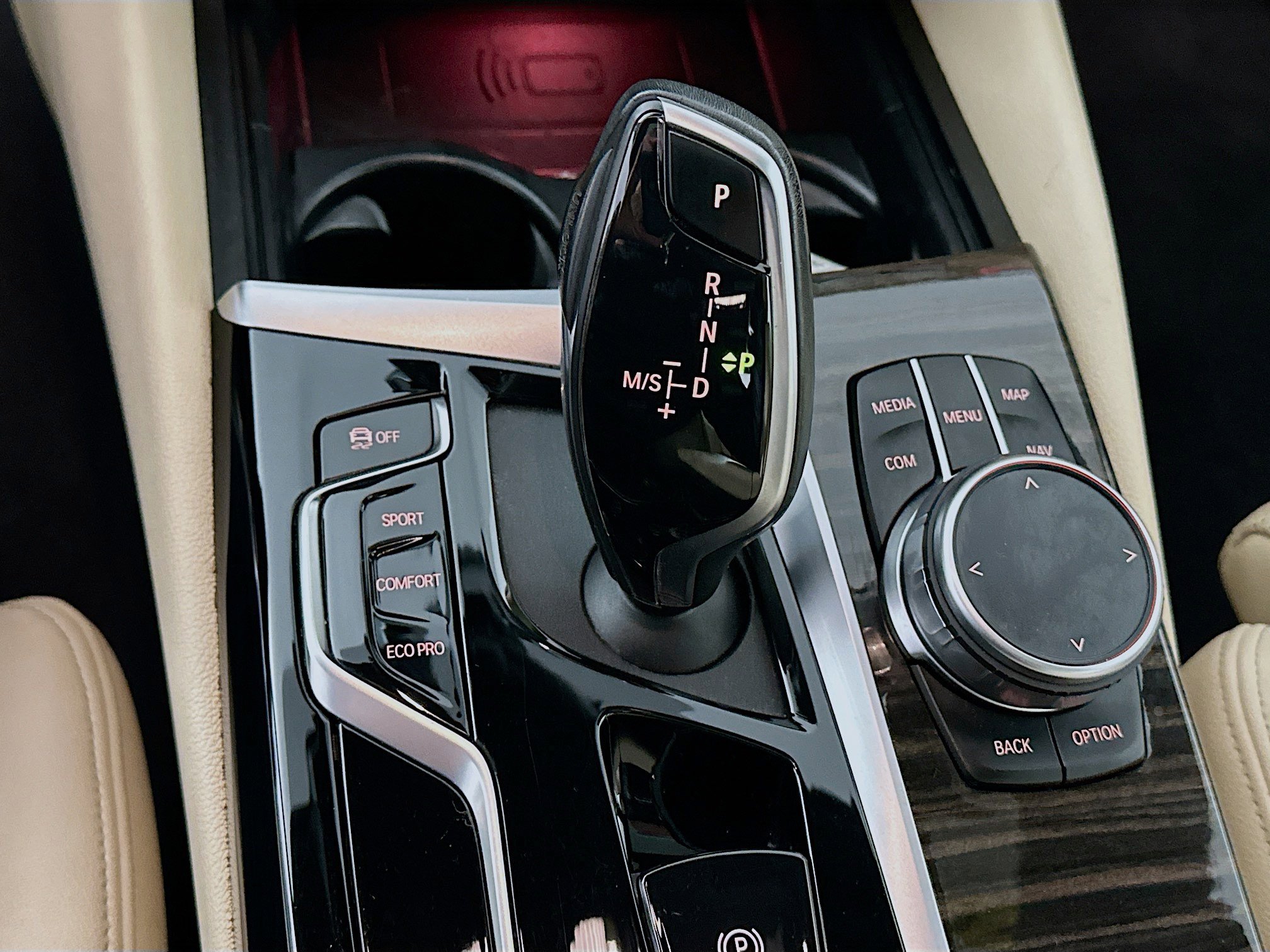 Used 2022 BMW 530i xDrive w/ Premium Package image 24