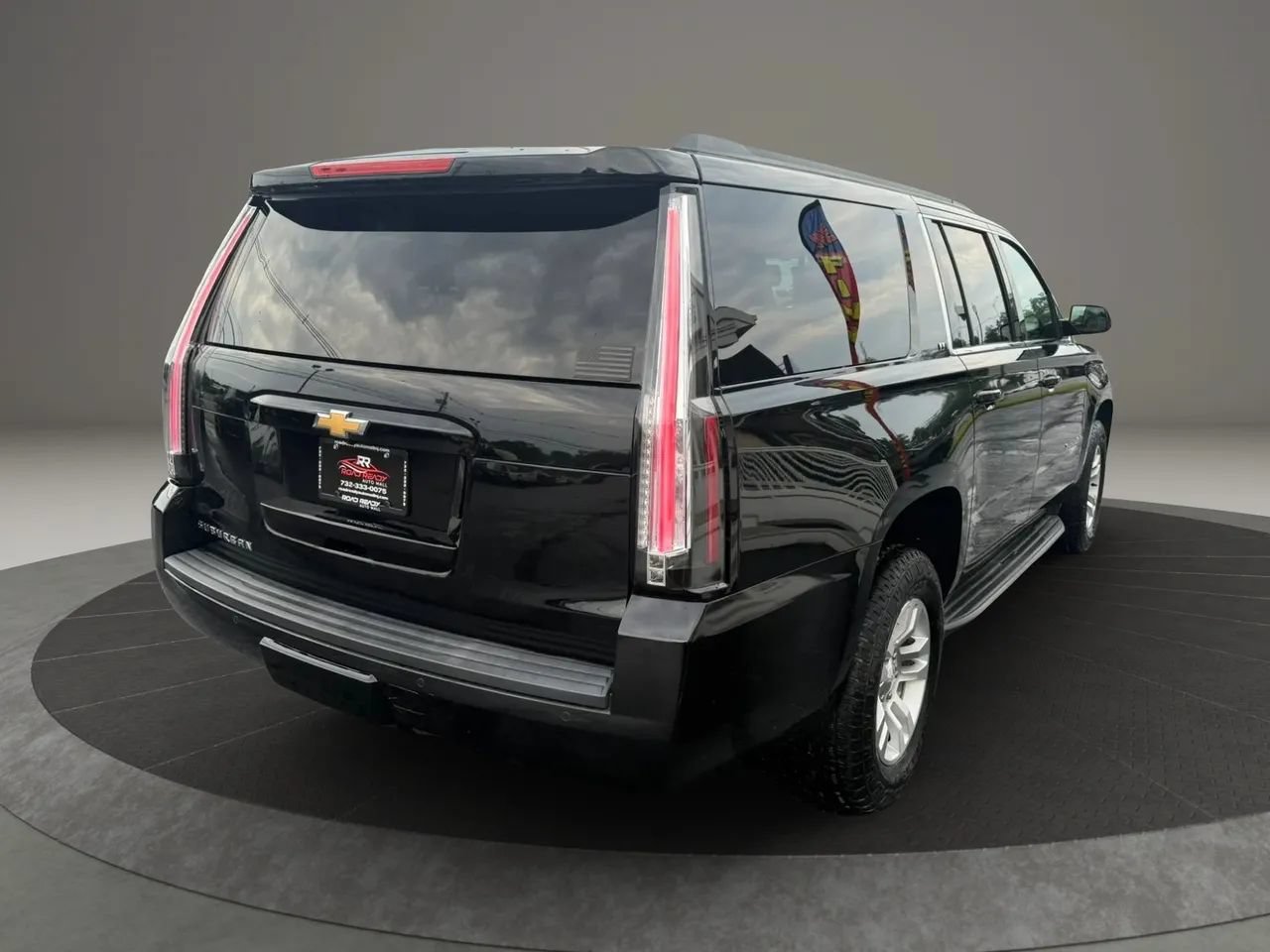 Used 2017 Chevrolet Suburban LT AWD/4WD image 7
