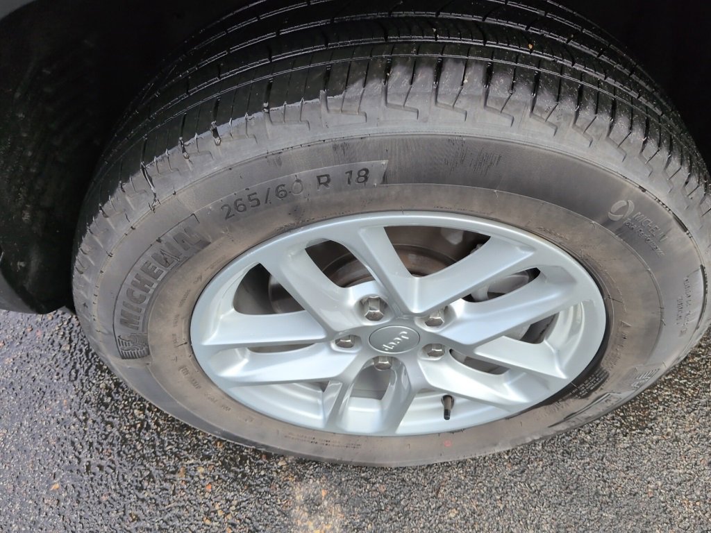 Used 2024 Jeep Grand Cherokee Laredo X w/ Trailer Tow Package image 11