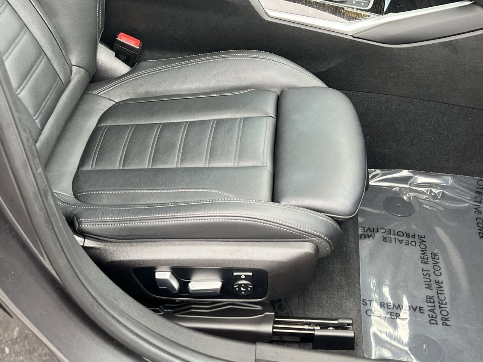 Used 2021 BMW 330e xDrive w/ Executive Package image 31