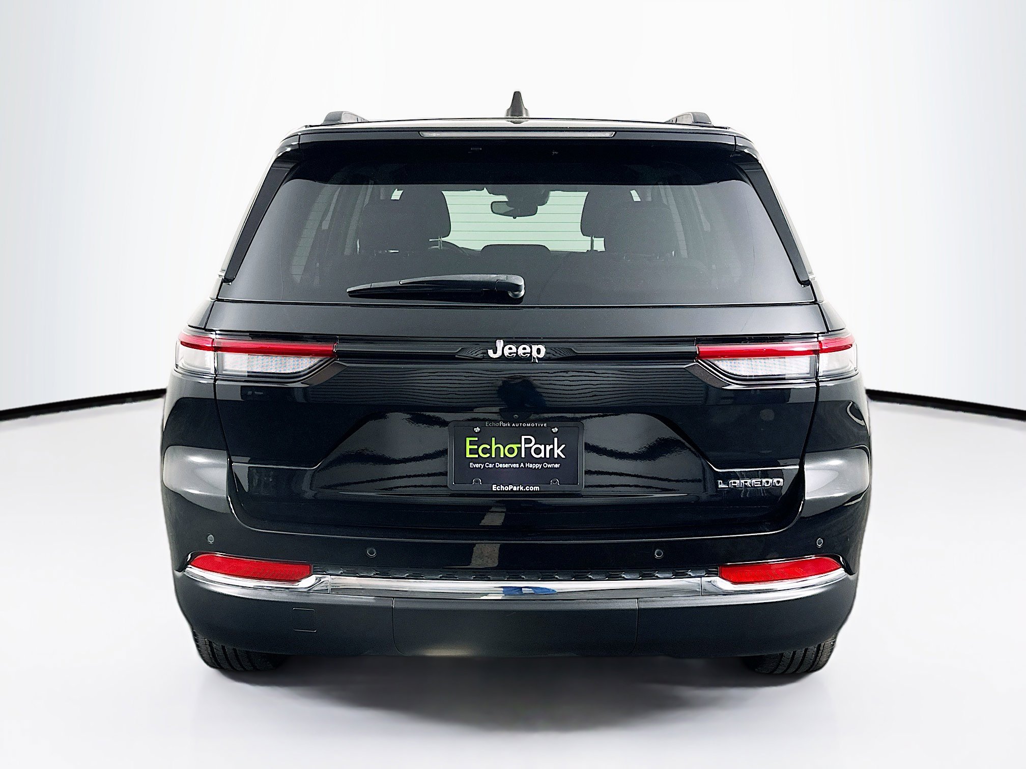 Used 2023 Jeep Grand Cherokee Laredo image 7