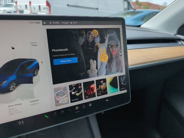 Used 2022 Tesla Model Y Long Range image 18