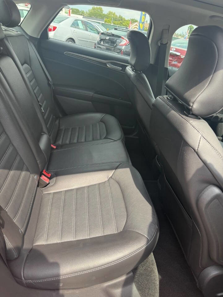 Used 2015 Ford Fusion SE w/ Equipment Group 202A AWD/4WD image 21
