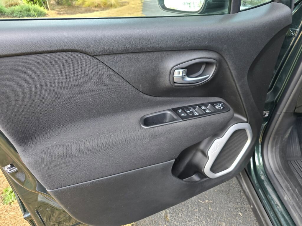 Used 2021 Jeep Renegade Sport image 20