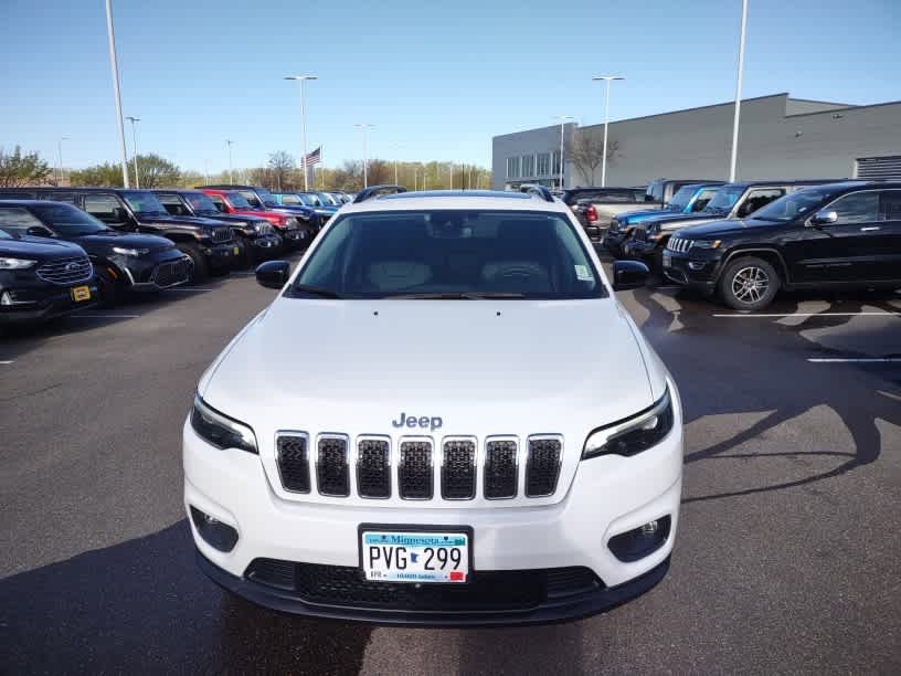Used 2022 Jeep Cherokee Latitude Lux w/ Sun & Sound Group AWD/4WD image 3