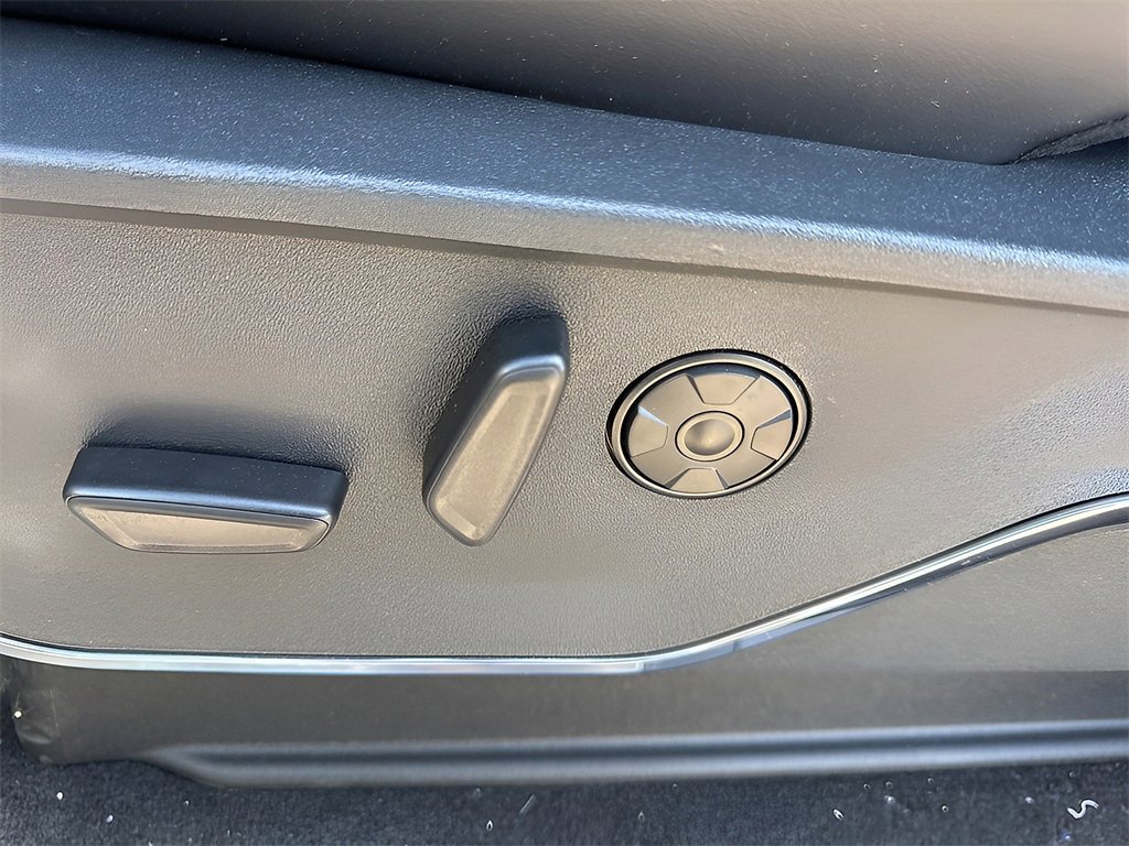 New 2025 Ford F350 Platinum w/ FX4 Off-Road Package image 29