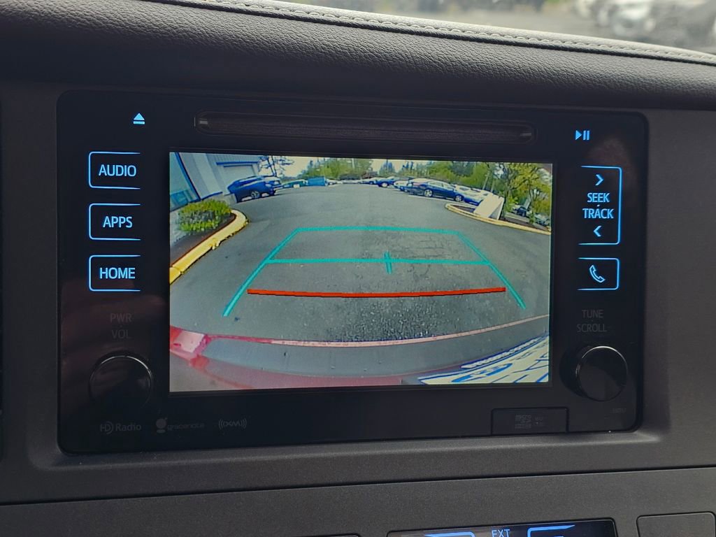 Used 2017 Toyota Sienna XLE w/ XLE Navigation Package FWD image 33