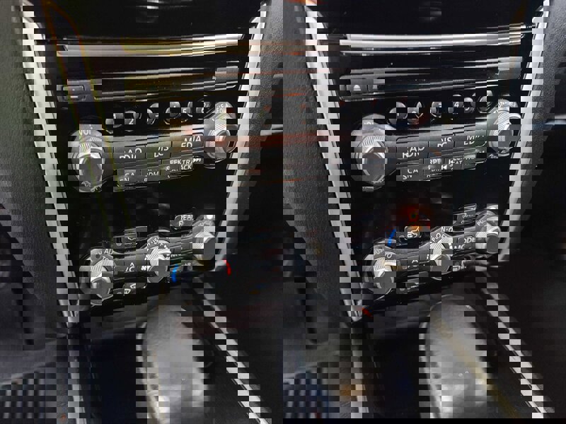 Used 2017 Nissan Pathfinder SV image 29