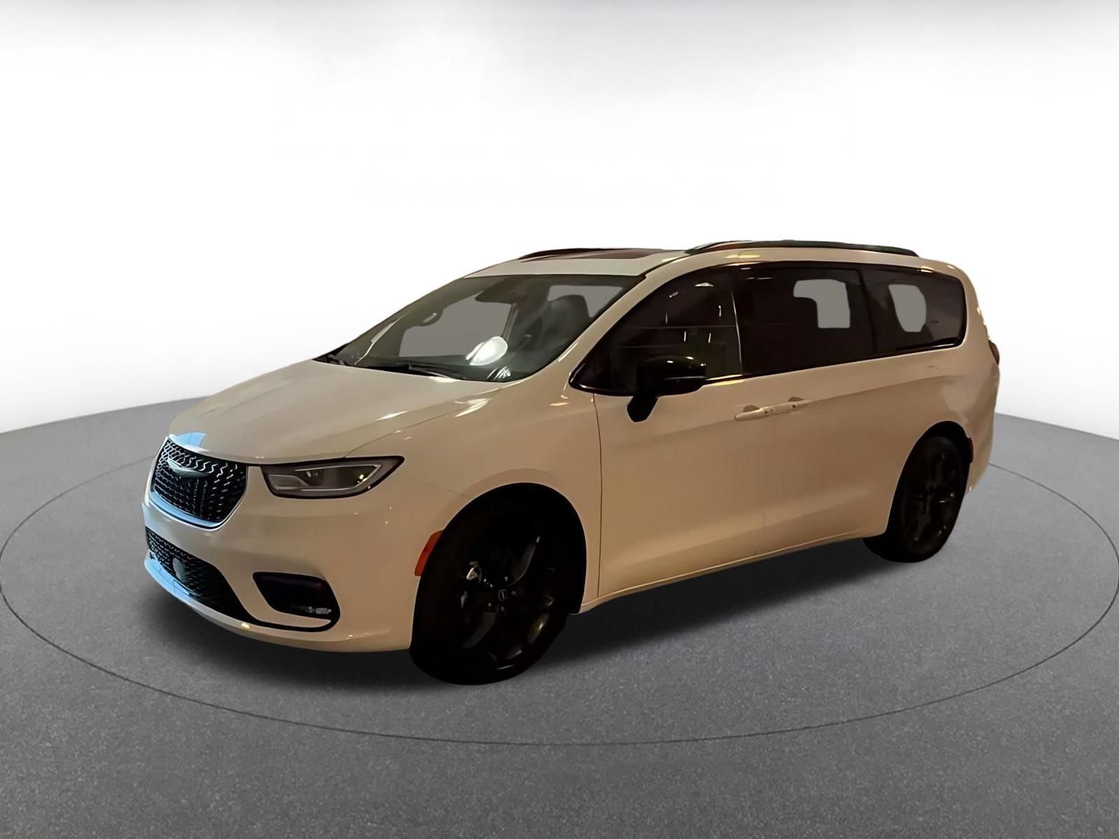 Used 2025 Chrysler Pacifica Limited FWD image 7