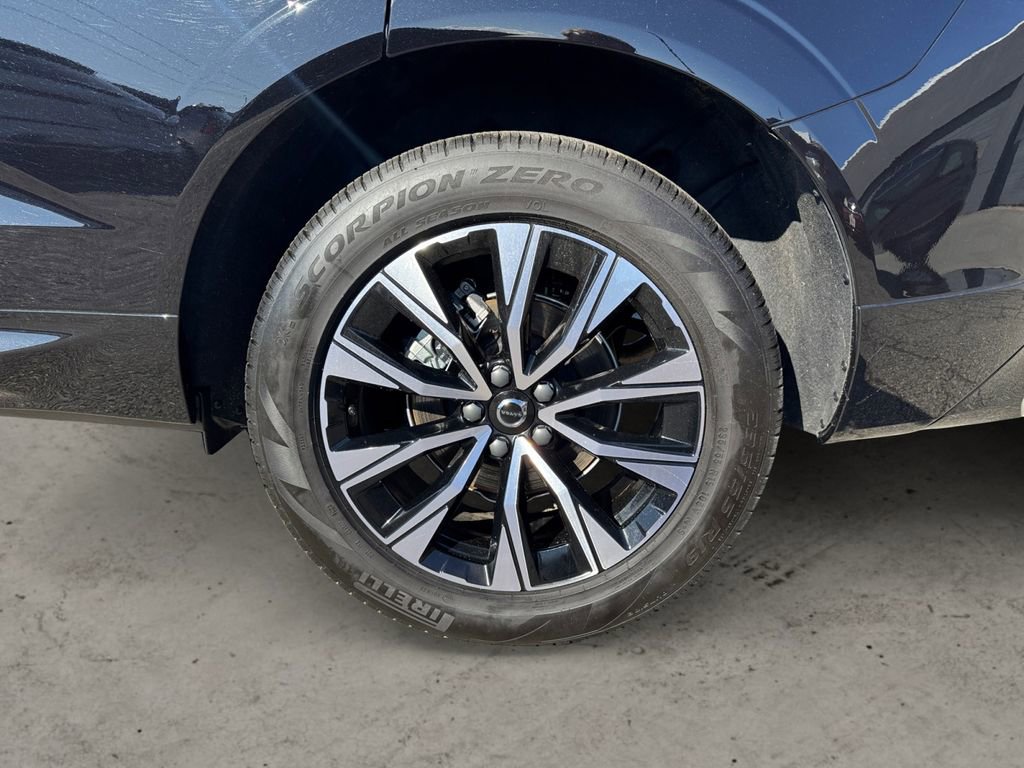 Certified 2024 Volvo XC60 B5 Core w/ Protection Package Premier AWD/4WD image 9