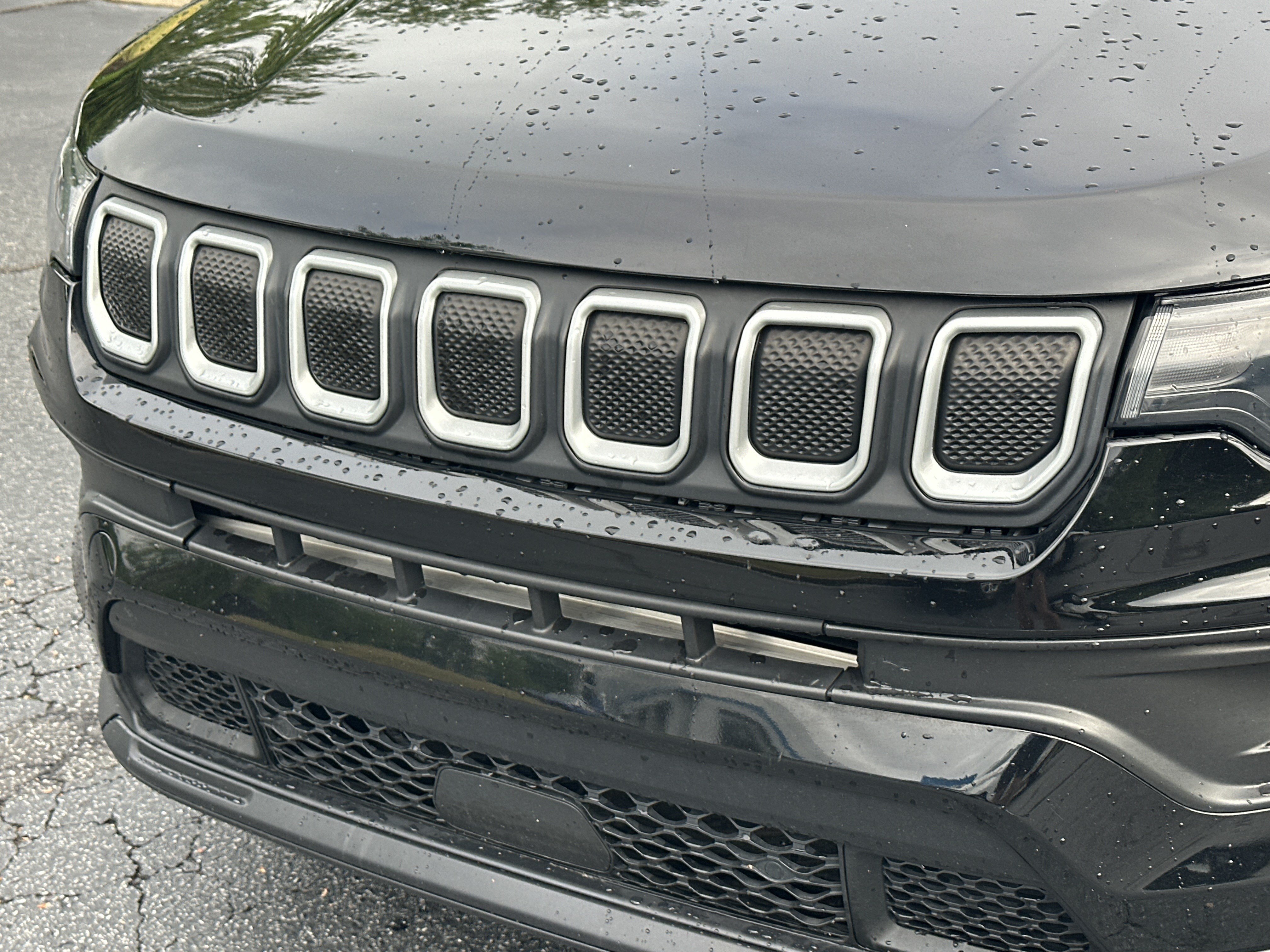 Used 2022 Jeep Compass Latitude FWD image 11