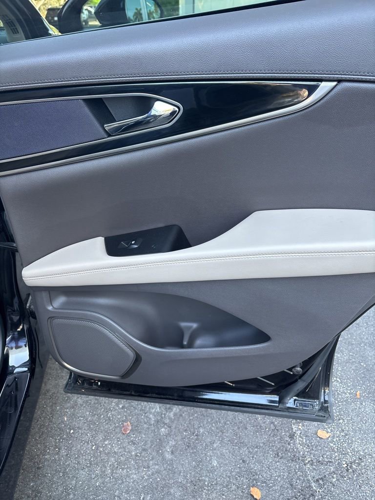 Used 2023 Lincoln Nautilus Standard w/ Premium Package image 21