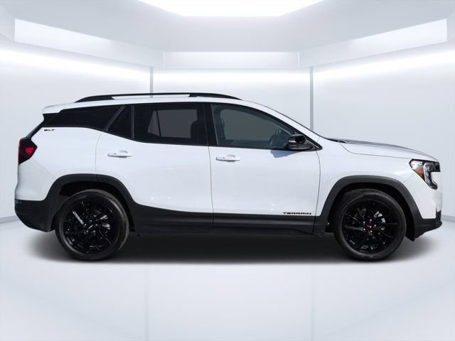 Used 2024 GMC Terrain SLT w/ Tech Package FWD image 2