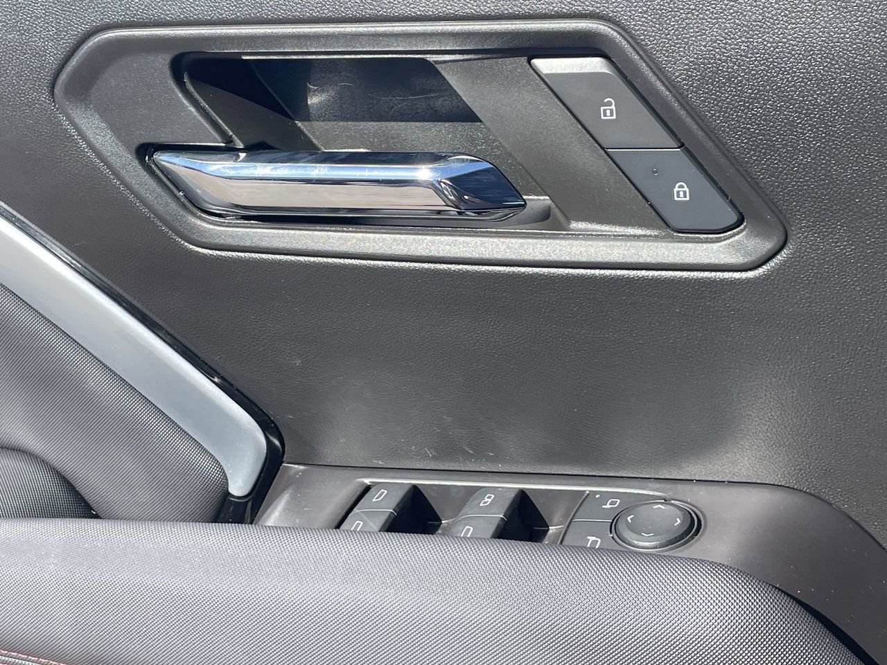 Used 2024 Chevrolet Colorado Z71 w/ Z71 Convenience Package 2 image 20