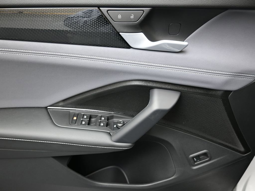 New 2026 Volkswagen Tiguan SE R-Line image 21