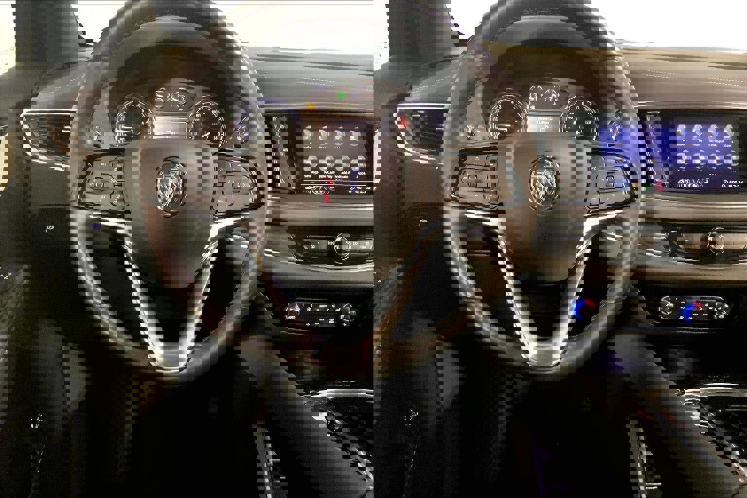 Used 2023 Buick Enclave Essence image 5