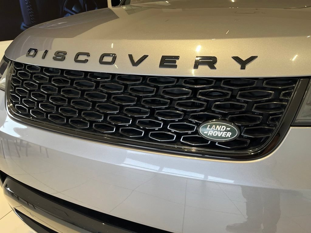 Used 2020 Land Rover Discovery Landmark AWD/4WD image 13